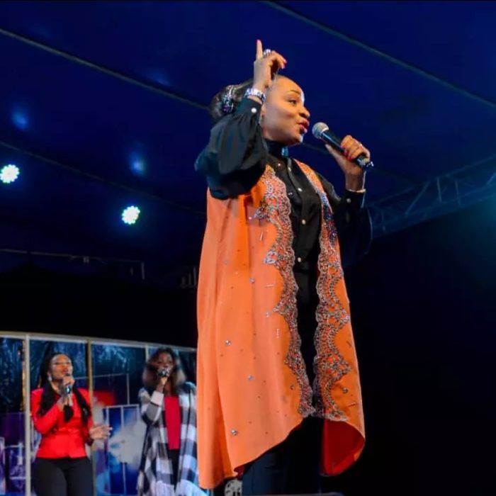 Uche Etiaba - Leading Worship